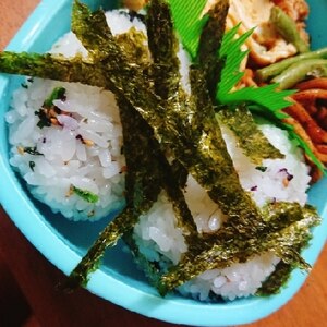 夏のお弁当に✩梅ワサビのおにぎり